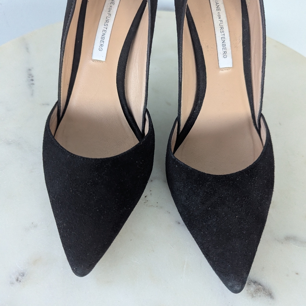 Diane Von Furstenberg Classic Black Suede Pointed Toe Heel - Picture 8 of 9